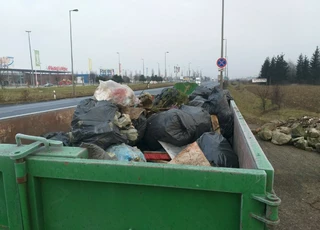 Megszűnt az illegális hulladéklerakó a 87-es elkerülőnél